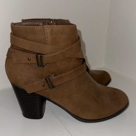 Brown Booties Size 8 - Picture 1 of 3